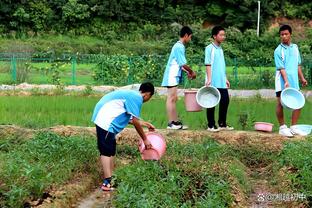 今日趣图：越南19岁小将头球破日本，国足69岁锋线组合无人可替